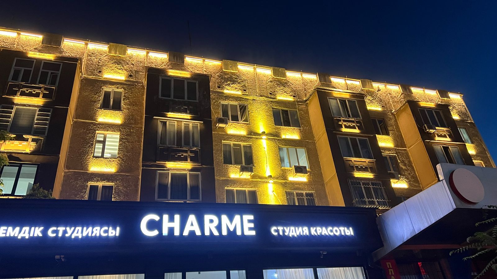 ТҰРАН АУДАНЫҢДА КӨП ҚАБАТТЫ ТҰРҒЫН ҮЙЛЕРДІ ЖАРЫҚТАНДЫРУ ЖҰМЫСТАРЫ