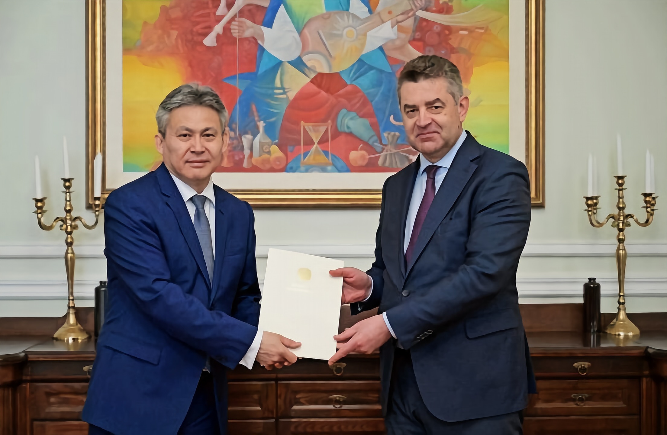 Посол Казахстана в Украине вручил копии верительных грамот