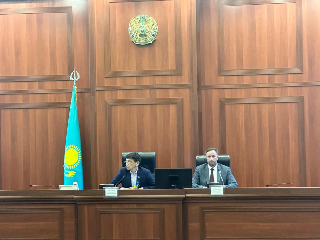 Тұрақты комиссиялардың бірлескен отырысында депутаттар тұрғын үй-коммуналдық шаруашылығы, әлеуметтік инфрақұрылым және тұрғын үй қоры объектілерін жылу беру  маусымына дайындау барысы туралы мәселені қарады.