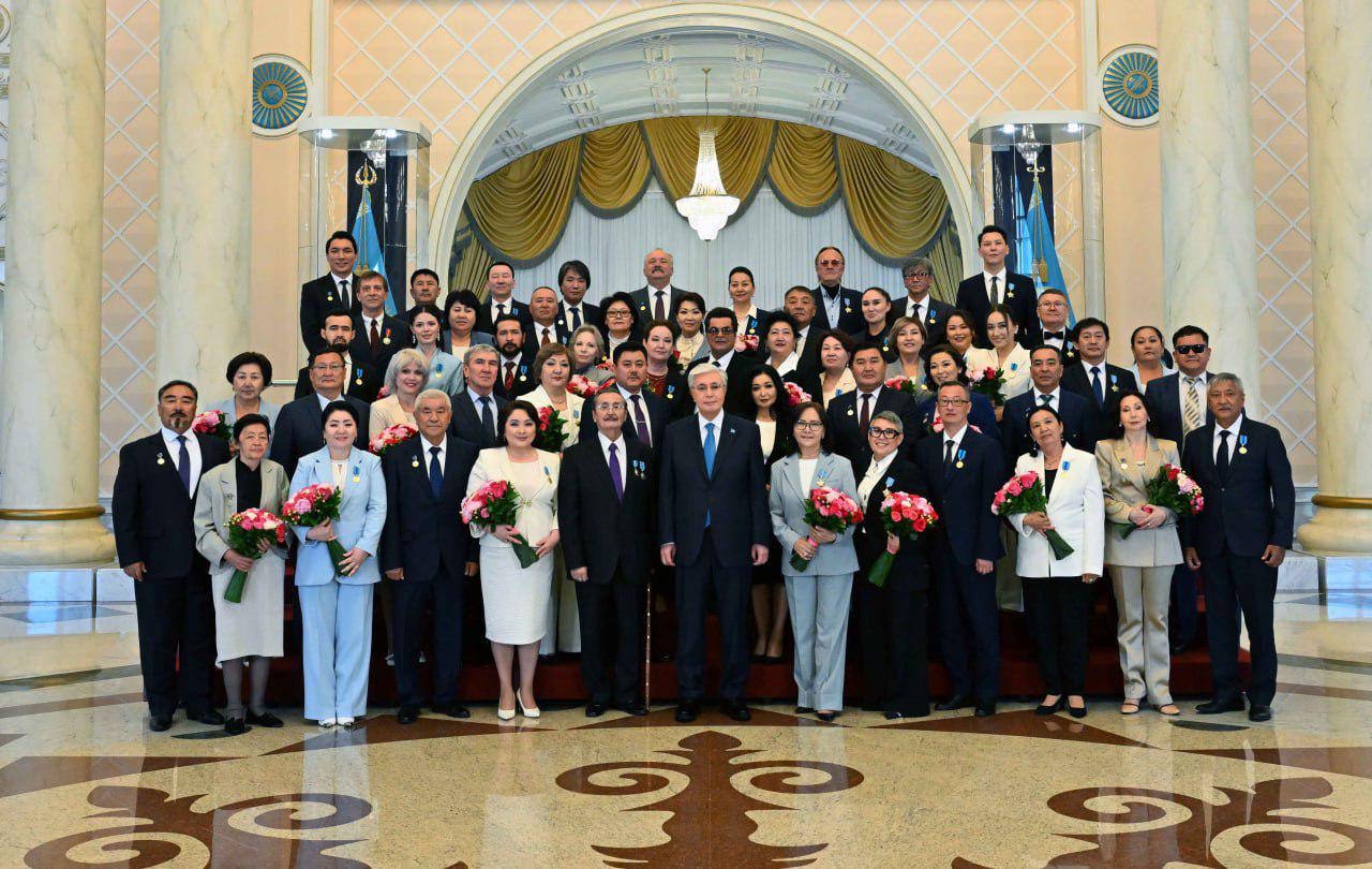 Президент маңғыстаулық мәдениет және өнер қызметкерлерін марапаттады