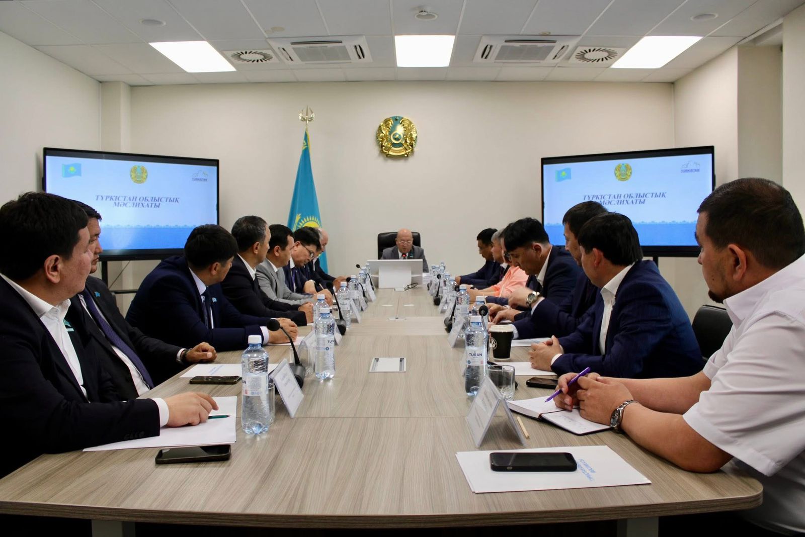 Түркістан облыстық мәслихатының төрағасы Нұралы Әбішов аудандық және қалалық мәслихат  төрағаларымен кездесті