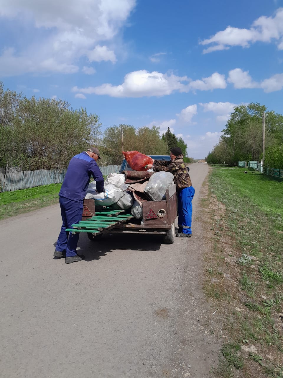 "Таза Қазақстан" акциясы аясында Сырымбет ауылдық округінде абаттандыру жұмыстары жалғасуда.