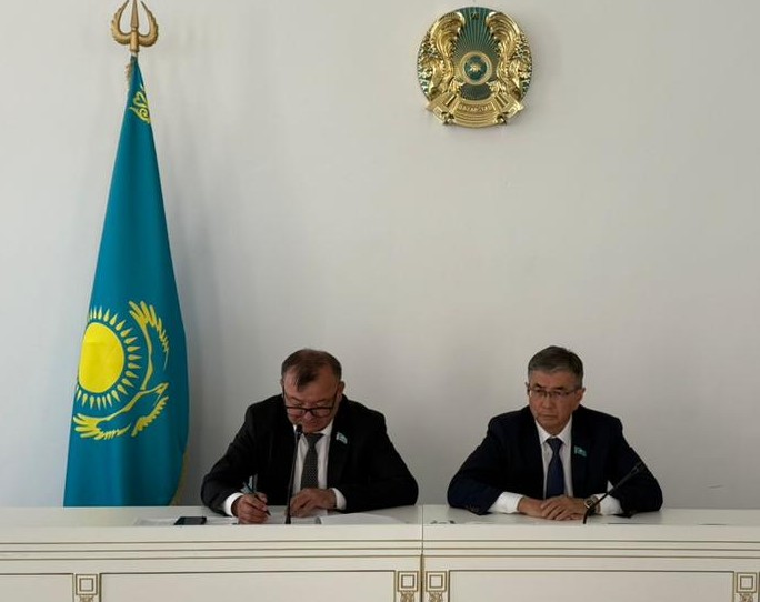 Қосшы қаласы мәслихатының тұрақты комиссияларының отырысы өтті