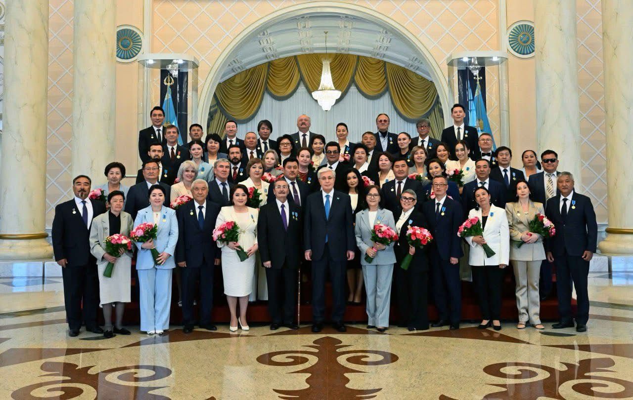 ТҮРКІСТАНДЫҚ ӨНЕР МАЙТАЛМАНЫ МЕМЛЕКЕТ БАСШЫСЫНЫҢ ҚОЛЫНАН МАРАПАТ АЛДЫ