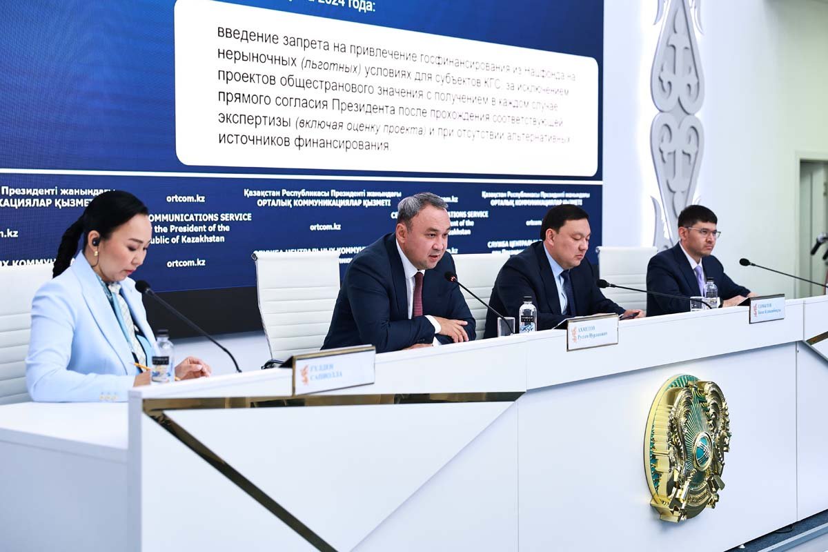 О мерах по предоставлению равных условий всем субъектам экономики доложили в АЗРК РК