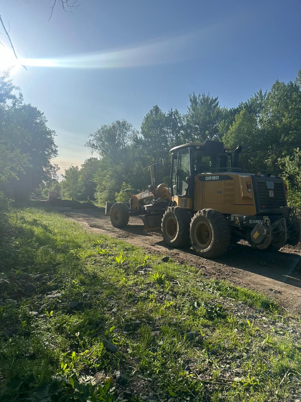 Тоқжайлау ауылы Бөгенбай Батыр көшесіне орта жөндеу жұмыстары жүргізіліп жатыр (асфальт) салынды
