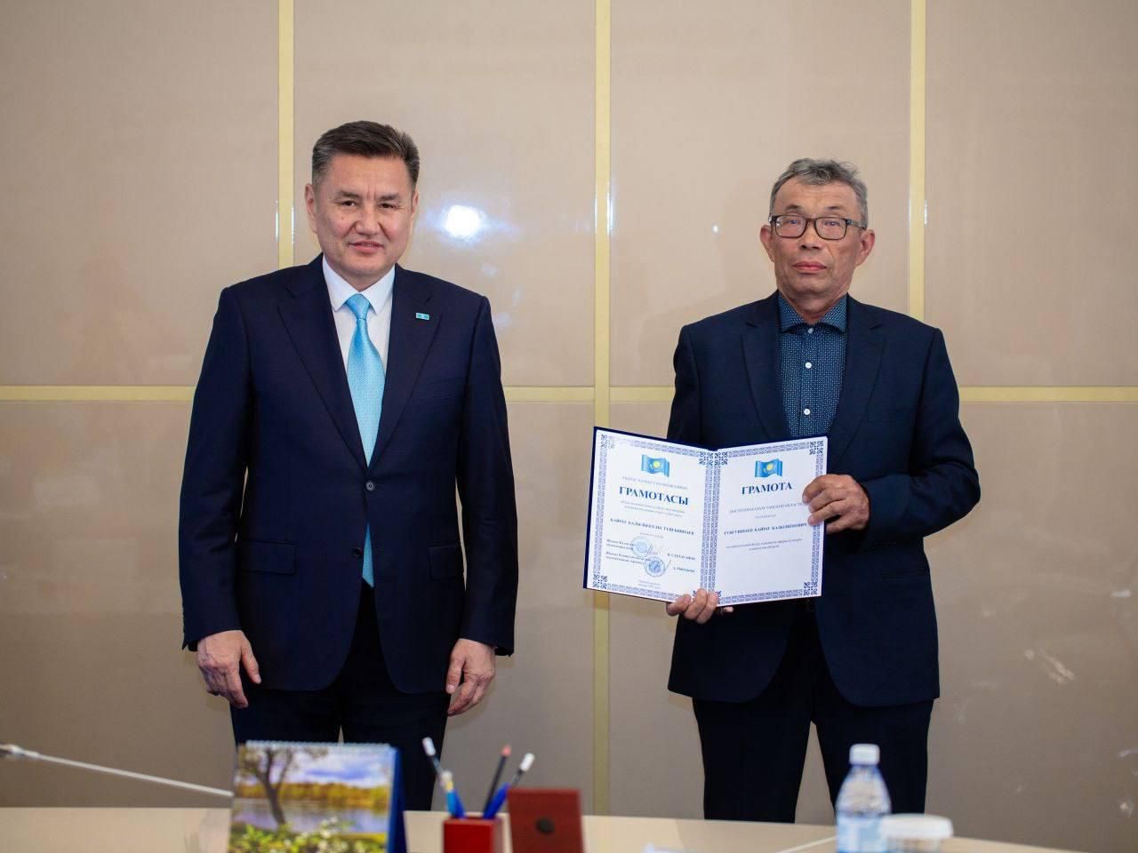 ШҚО әкімі Нұрымбет Сақтағанов кәсіби мерекеге орай мәдениет және өнер саласының қызметкерлерін марапаттады.