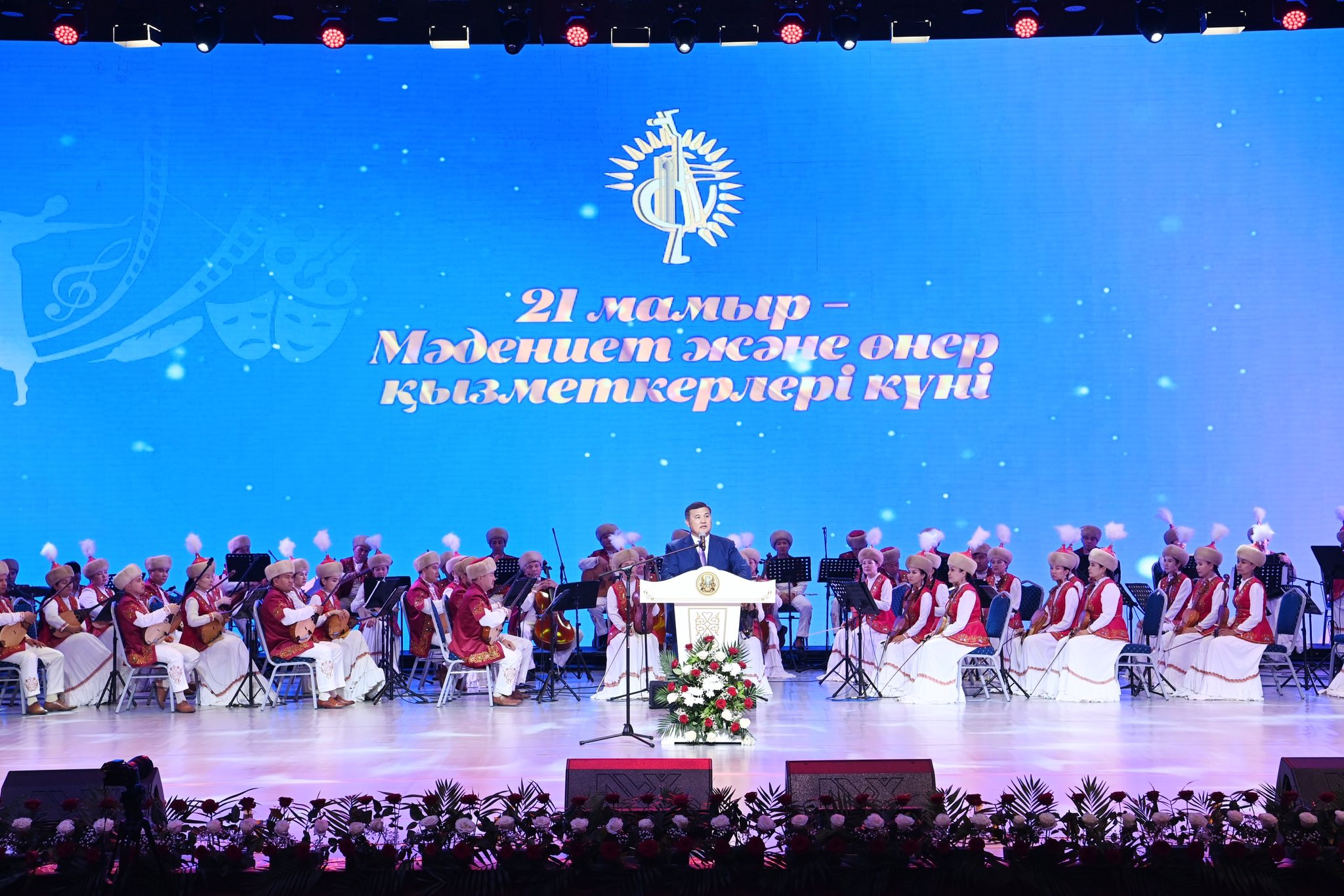 Мәдениет саласының қызметкерлері марапат төрінен көрінді