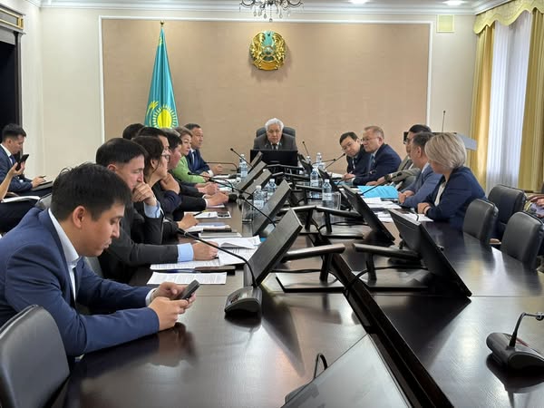 Ақмола облыстық мәслихатының кезекті отырысында өңірдің санитариялық-эпидемиологиялық бақылау департаменті басшысының міндетін атқарушы Сауле Садвакасова баяндама жасады. Ол сумен жабдықтау мәселелері, нысандардың санитариялық-гигиеналық жағдайы және аймақтағы құбыр суының сапасы туралы айтты.
