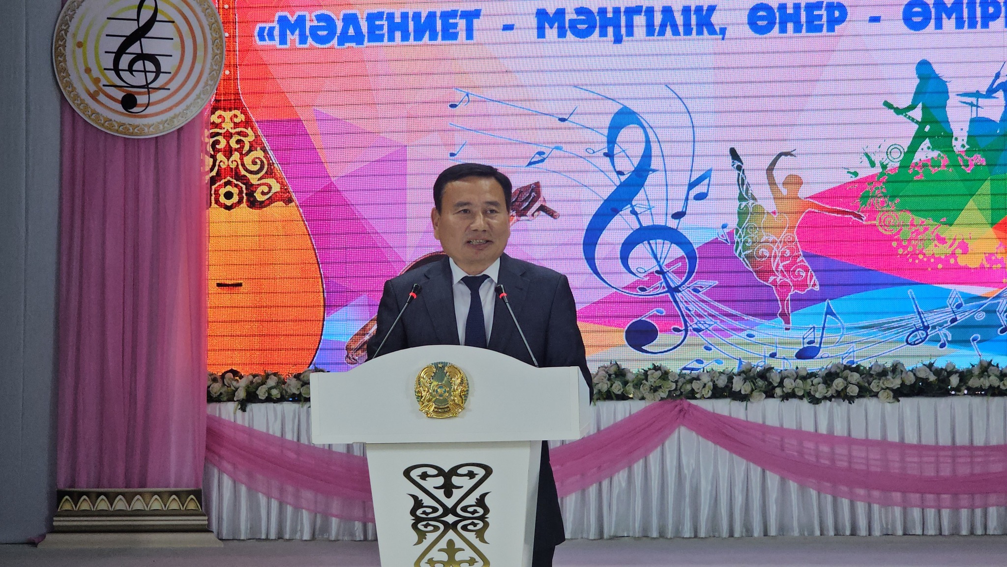 МӘДЕНИЕТ ЖӘНЕ ӨНЕР ҚЫЗМЕТКЕРЛЕРІНІҢ КӘСІБИ МЕРЕКЕСІ АТАЛЫП ӨТТІ