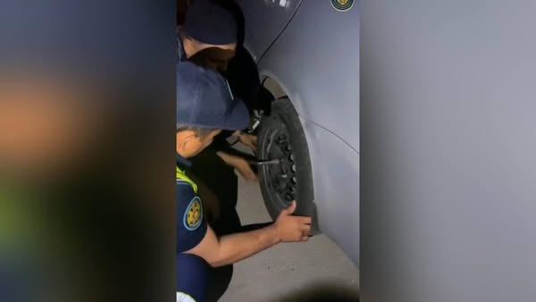 Түркістан облысында полицейлер шетелдік жүргізушіге көмектесті