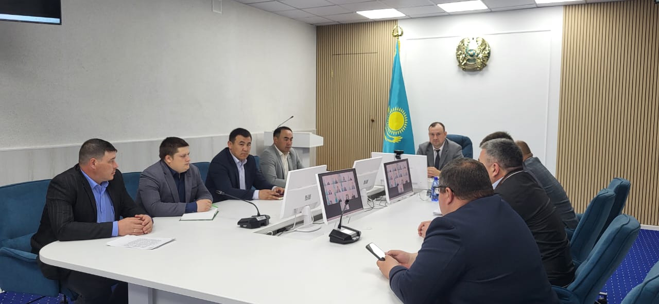 Руководитель аппарата акима Есильского района В.Краснощек встретился с руководителями местных исполнительных органов Есильского района и акимами сельских округов.