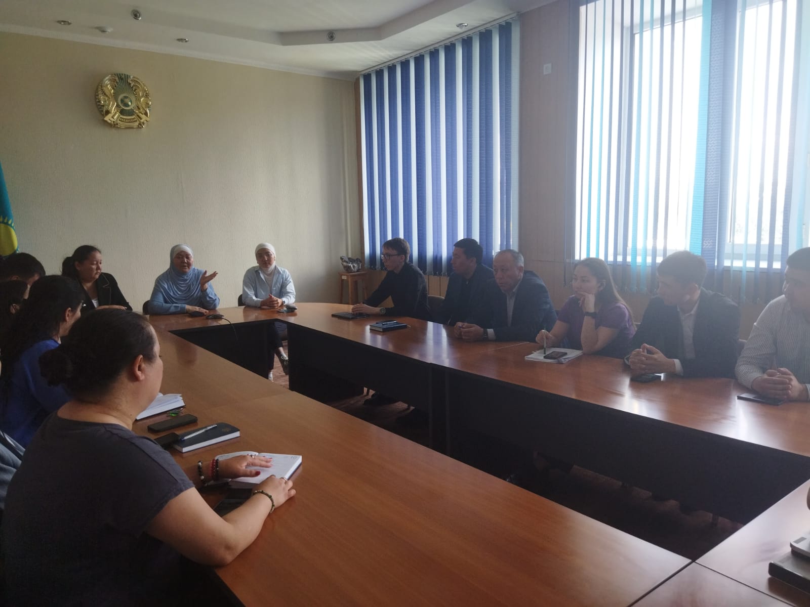 Управление по делам религий Карагандинской области В целях повышения правовой и религиоведческой грамотности государственных служащих, а также недопущения их вовлечения в деятельность деструктивных религиозных течений, 23.05.2025 году был проведен семинар на тему: «Проведение профилактической работы, направленной на недопущение вовлечения государственных служащих в деятельность деструктивных религиозных течений».