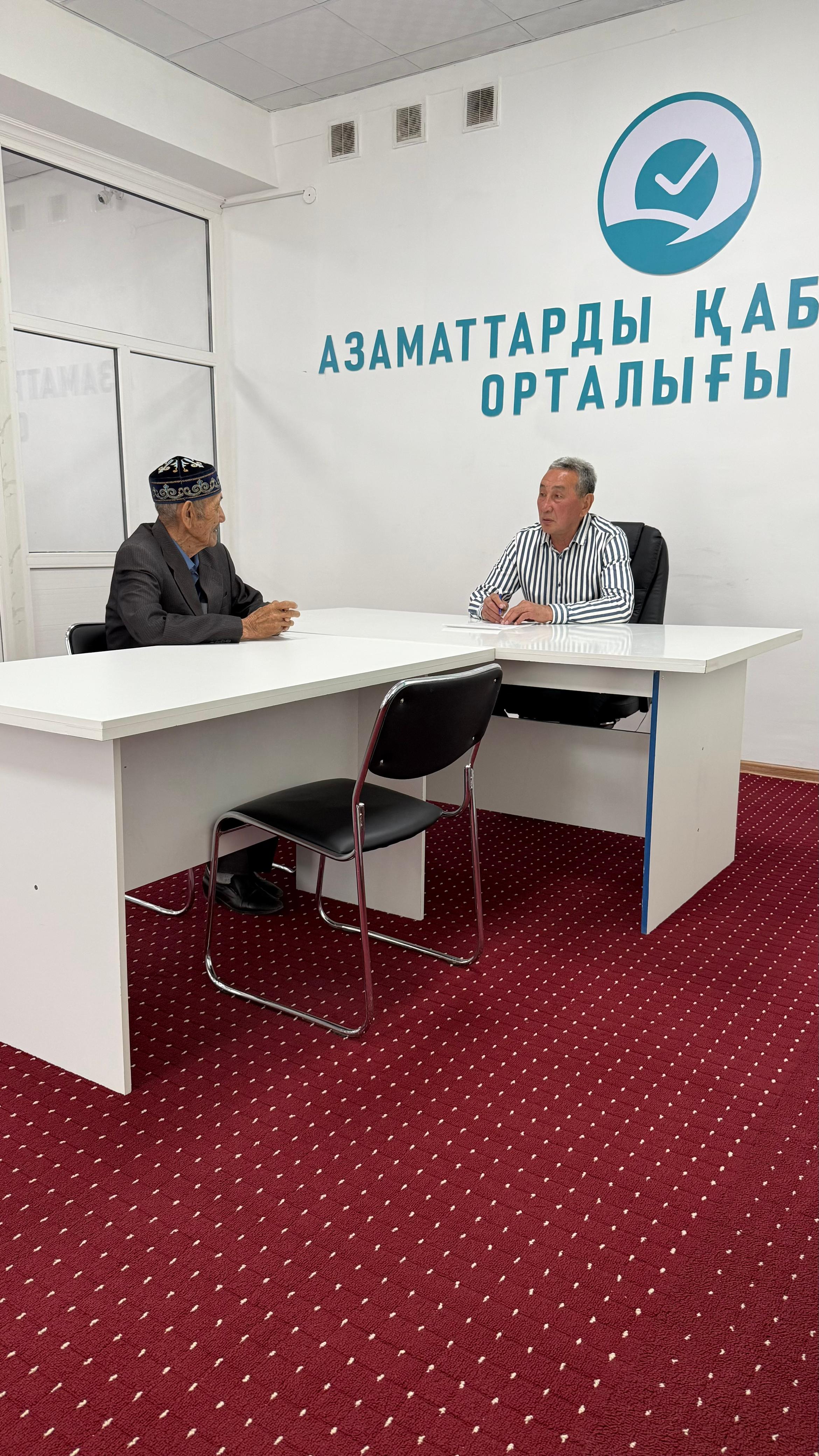 ҚАЛА ӘКІМІ ТҰРҒЫНДАРДЫ  ЖЕКЕ МӘСЕЛЕЛЕРІ БОЙЫНША ҚАБЫЛДАДЫ.