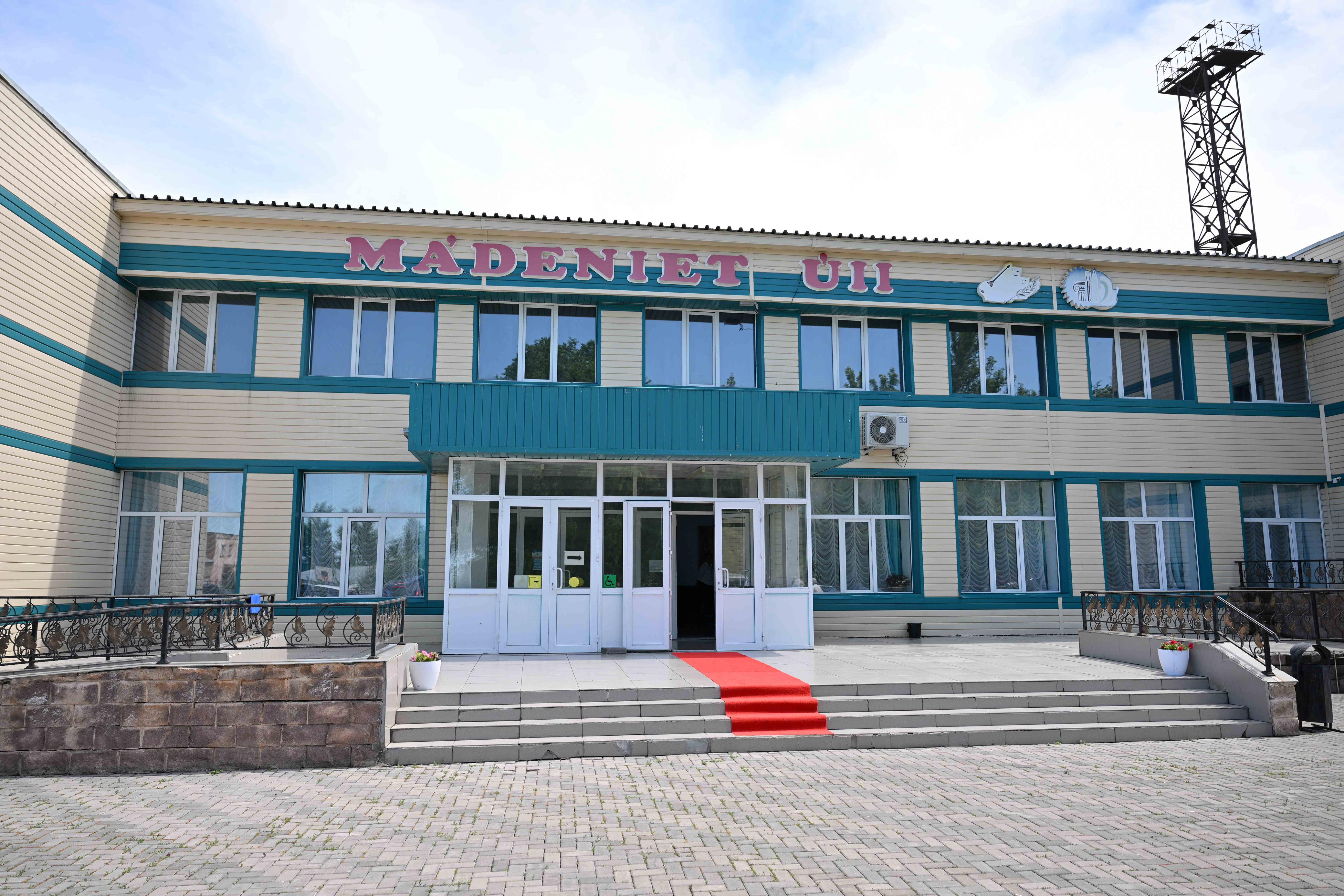 Қабанбай ауылындағы музейдің жұмысымен танысты