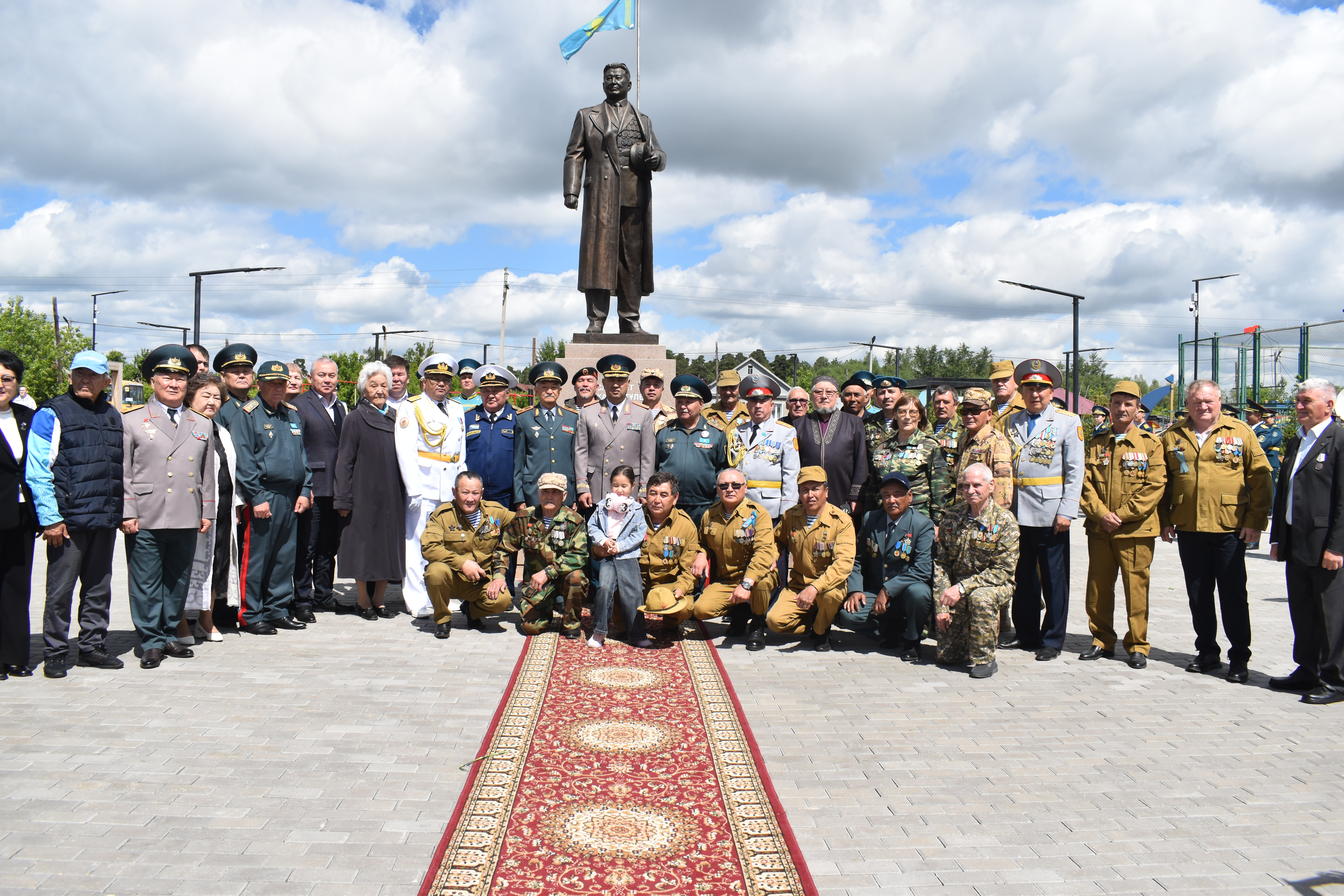 Военнослужащие Вооруженных сил почтили память генерала армии Сагадата Нурмагамбетова