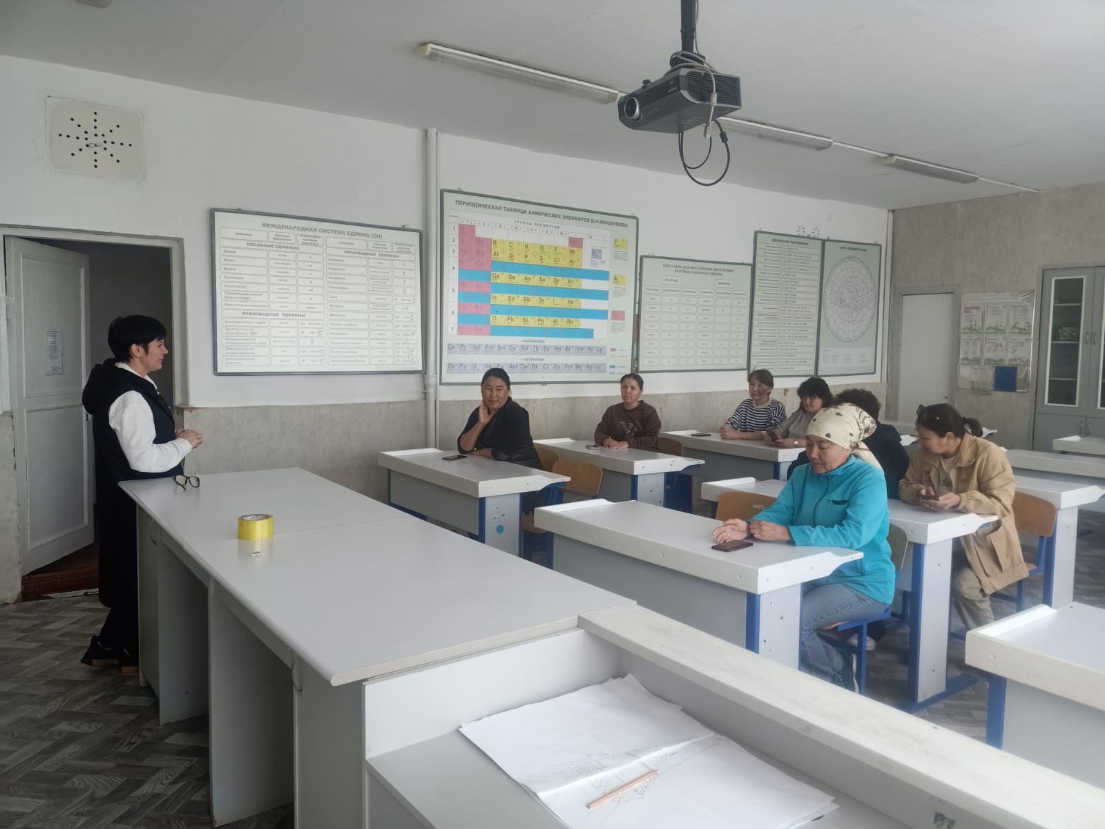 Халық банкінің өкілдері Бұзылық ауылының тұрғындарымен интернет - алаяқтық мәселелері бойынша түсіндірме әңгіме өткізді