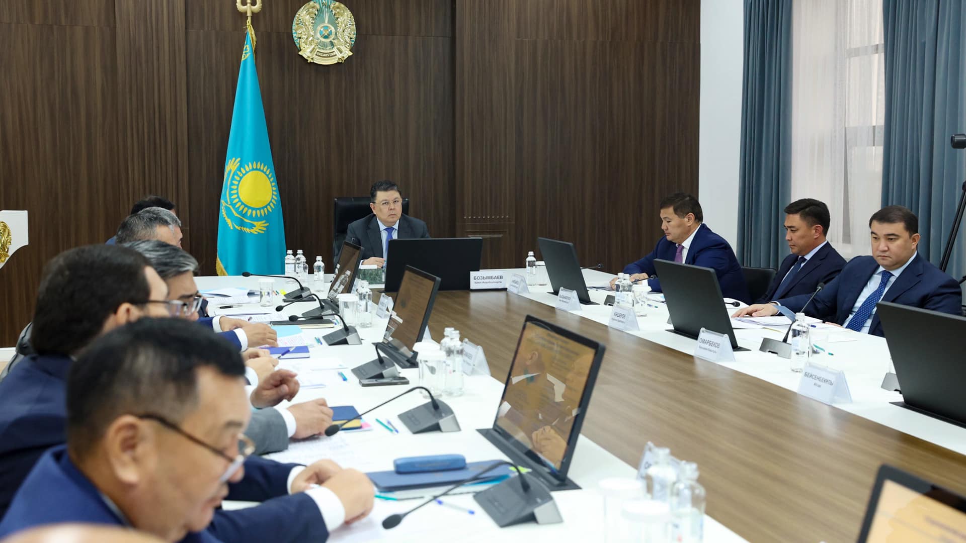 Қанат Бозымбаев Таразда облыстар және Шымкент қаласының әкімдерімен оңтүстік өңірлердің дамуын талқылады