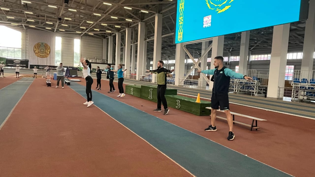 В Усть-Каменогорске прошла масштабная акция «Утренняя зарядка с известными спортсменами» ко Дню защиты детей