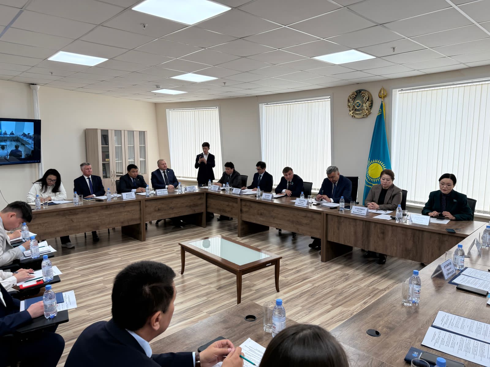 Ағымдағы жылғы 23 мамырда Парламентаризм институтының ұйымдастыруымен «Атқарушылық іс жүргізуді жетілдіру мәселелері» тақырыбында дөңгелек үстел өтті