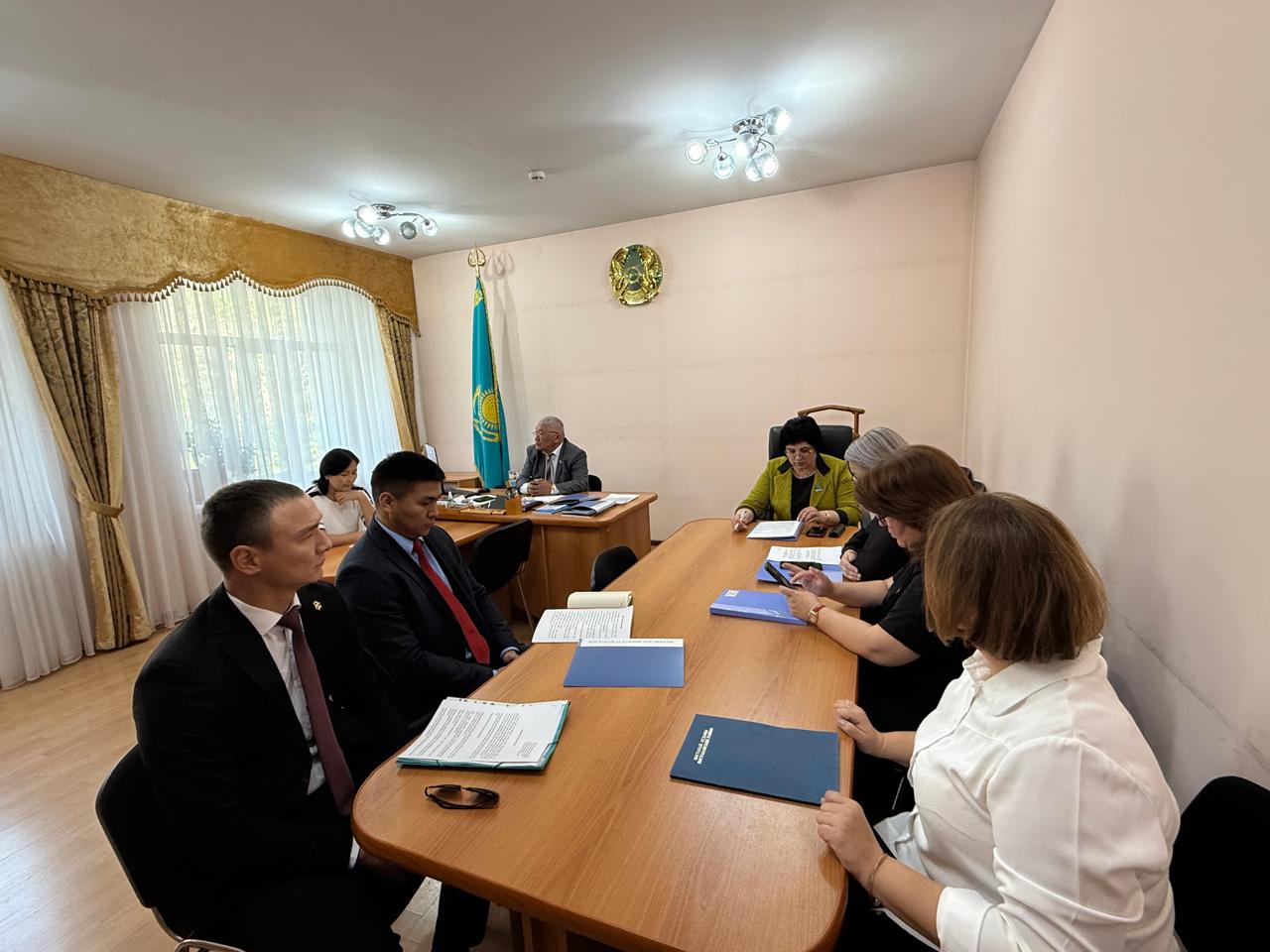 2025 жылғы 27 мамырда аудандық мәслихатының әлеуметтік сала және заңдылық мәселелері жөніндегі тұрақты комиссиясының отырысы өтті