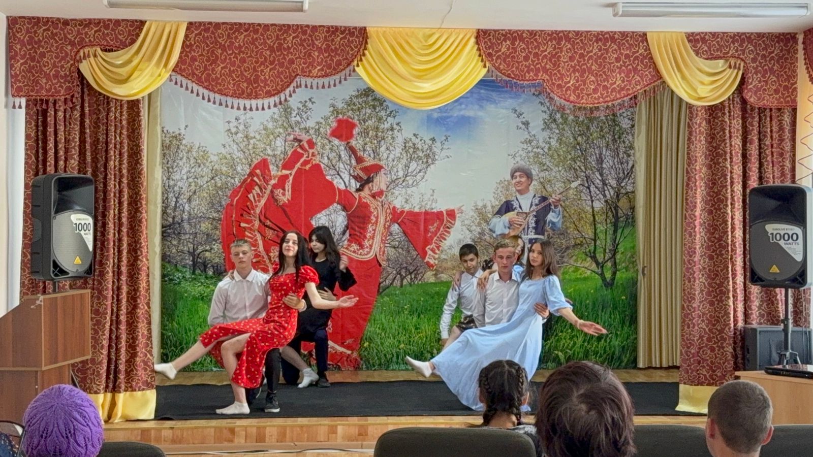 26 мамыр күні Костряков ауылынан шыққан шығармашылық ұжым Озерное және Новошумное ауылдарына концерттік бағдарламамен барды!