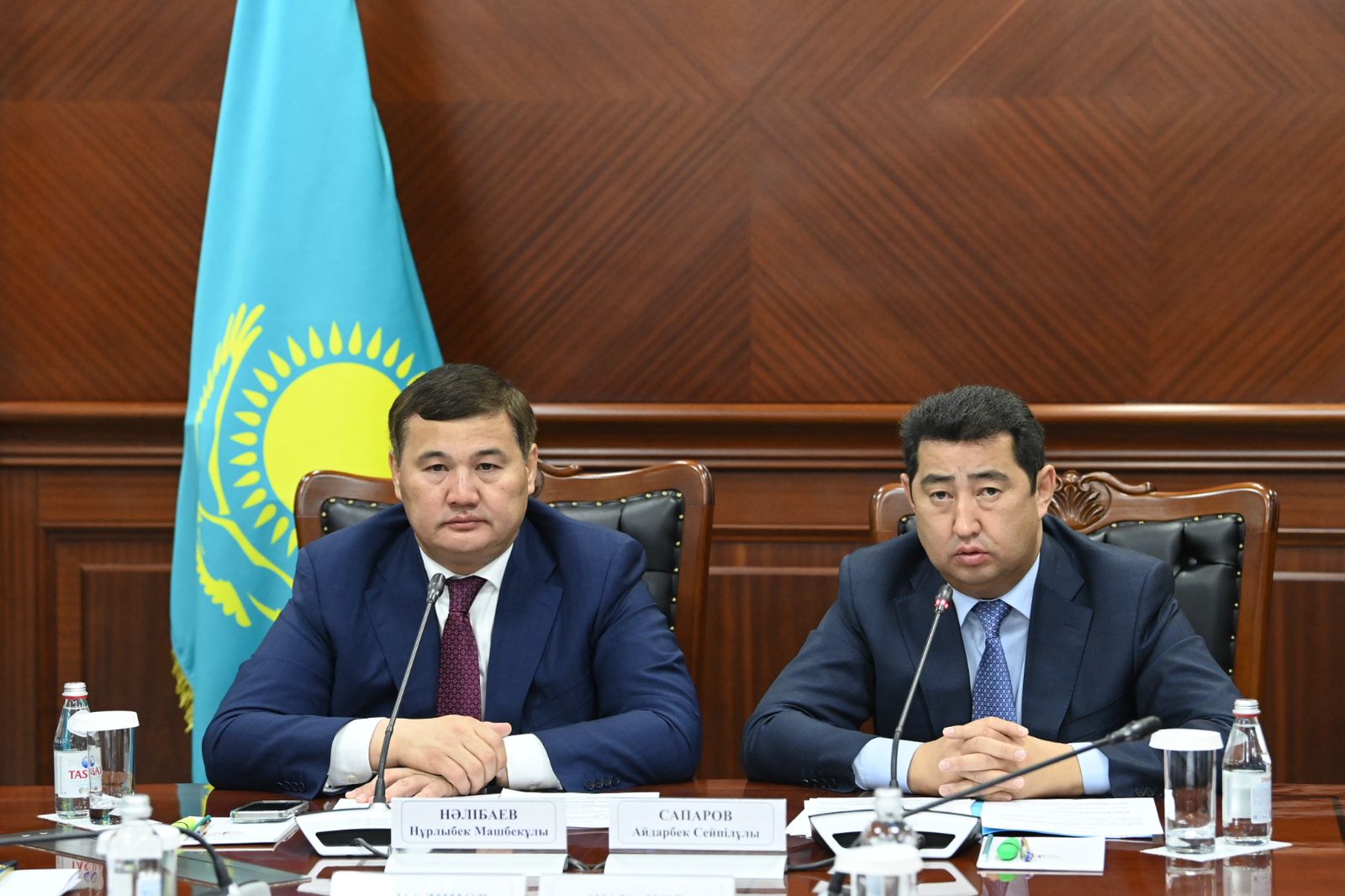 Айдарбек Сапаров Қызылорда және Ақтөбе облыстарындағы шегірткеге қарсы іс-шараларды қатаң бақылауда ұстауды тапсырды