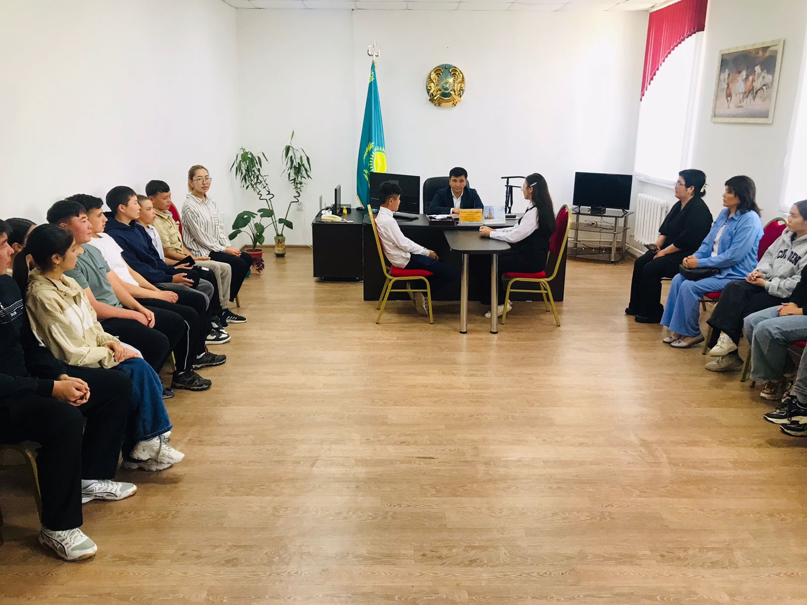 2025 жылғы 27 мамыр күні Қоғалы ауылдық округінің әкімі Панфилов атындағы орта мектебінің оқушыларымен "Балалар Үні" атты челленджіне байланысты кездесу өтті.