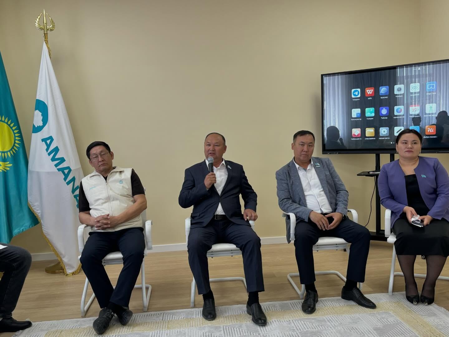 Халық қалаулылары әр санаттағы аудан жастарымен кездесті