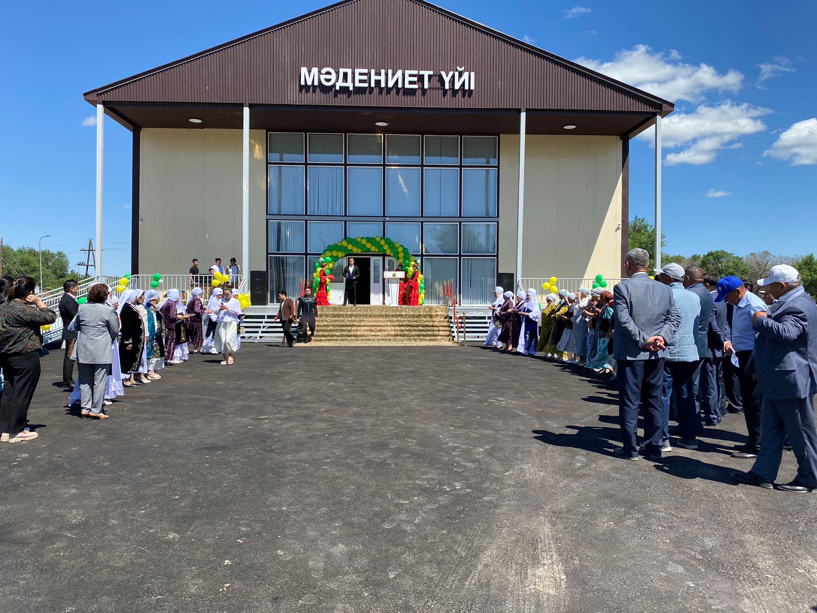 Мұсабек ауылдық округінде мәдениет қызметкерлері күні қарсаңында блокты-модульды клубтың ашылу салтанаты өтті
