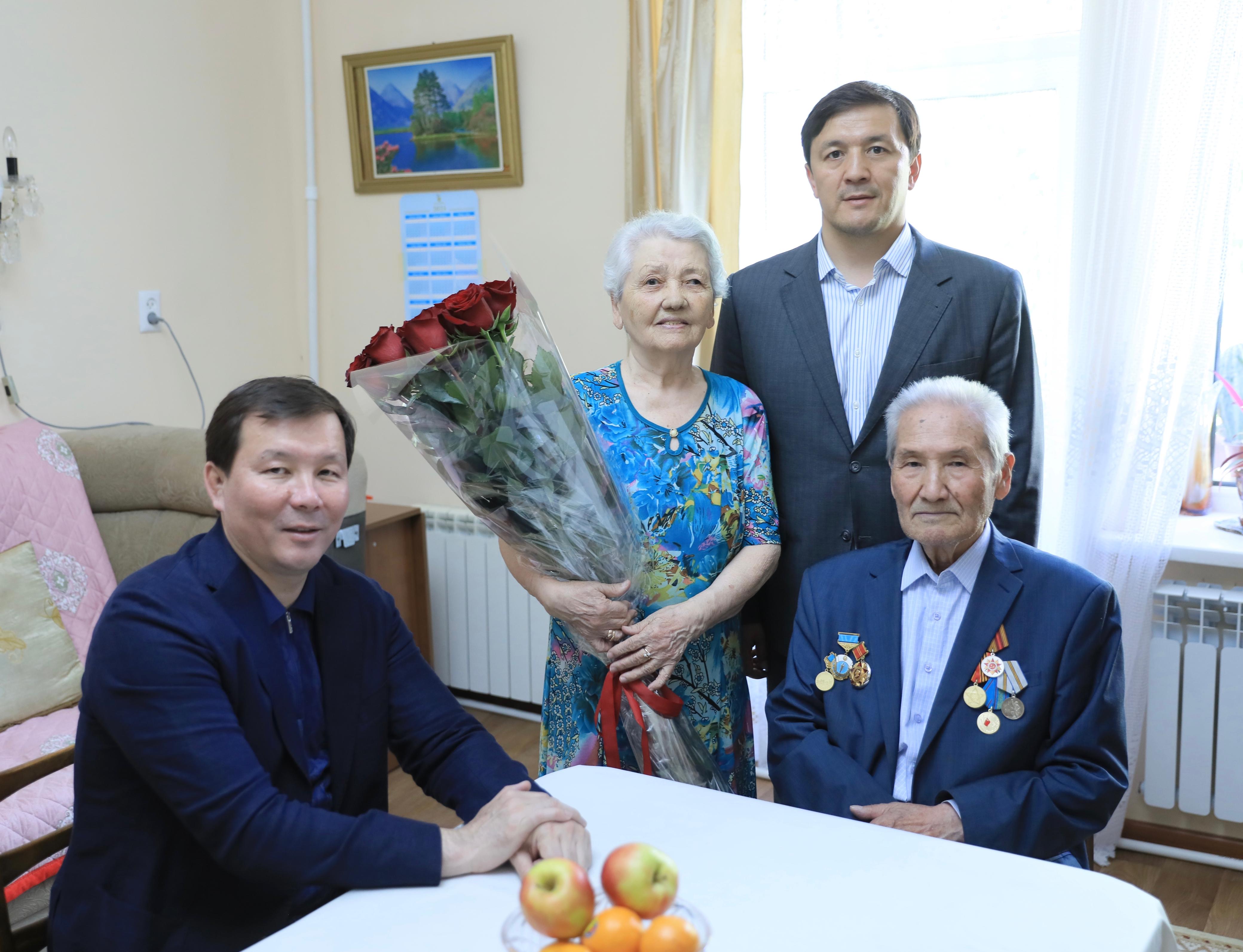 Облыс әкімі тыл еңбеккерлерін қала күнімен құттықтады