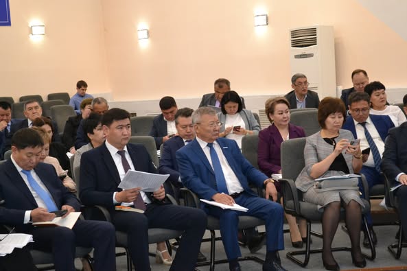 Ақмола облысының санитариялық-эпидемиологиялық бақылау департаменті басшысының орынбасары Қанат Искаков 2025 жылдың алғашқы төрт айының қорытындысы бойынша денсаулық сақтау саласының жұмысына арналған облыстық Денсаулық сақтау басқармасының кеңейтілген алқа отырысына қатысты.