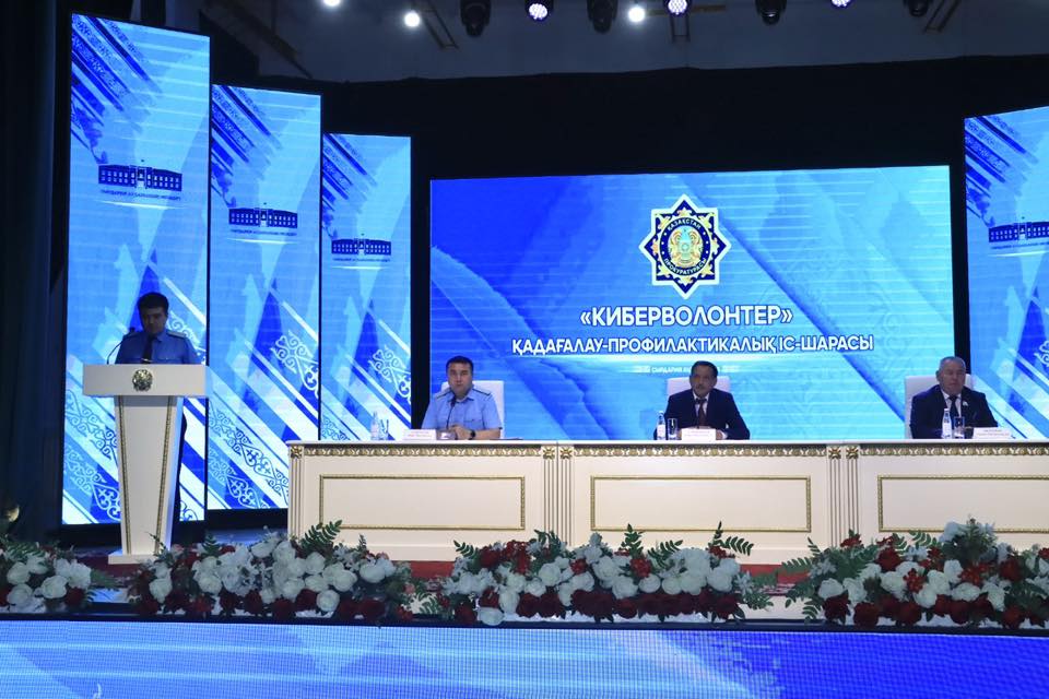 Ата-ана міндеті-бала тәрбиесі "Заң және тәртіп" тақырыбында кеңейтілген мәжіліс өтті