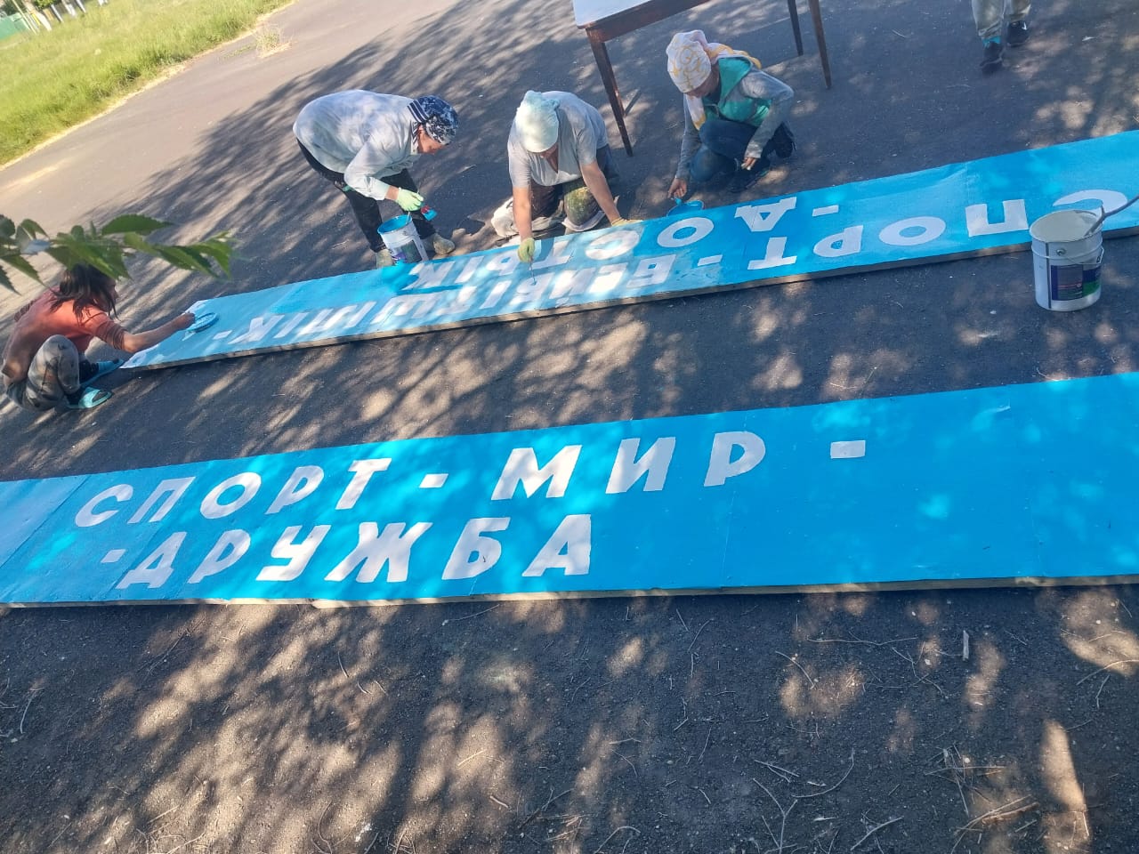 Ауылдың орталық стадионында абаттандыру жұмыстары жүргізілуде.
