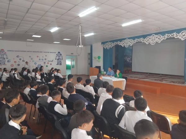 Аудандық прокуратура және аудандық білім бөлімі қызметкерлері жазғы демалыс кезіндегі қауіпсіздік туралы оқушыларға түсіндіру жұмыстарын жүргізді