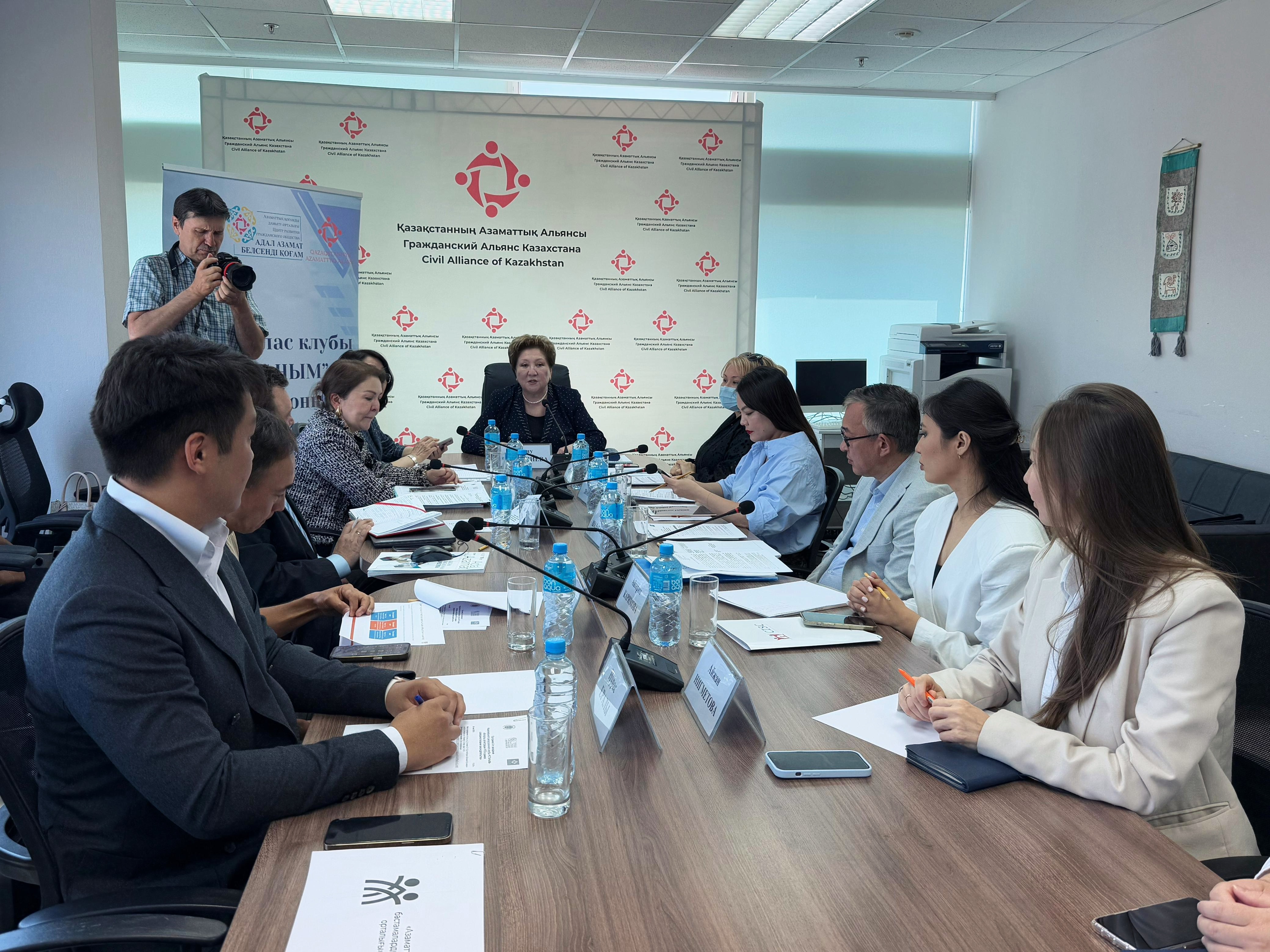 «Ұстаным» пікірталас клубында ҮЕҰ тіркеудің құқықтық аспектілері талқыланды