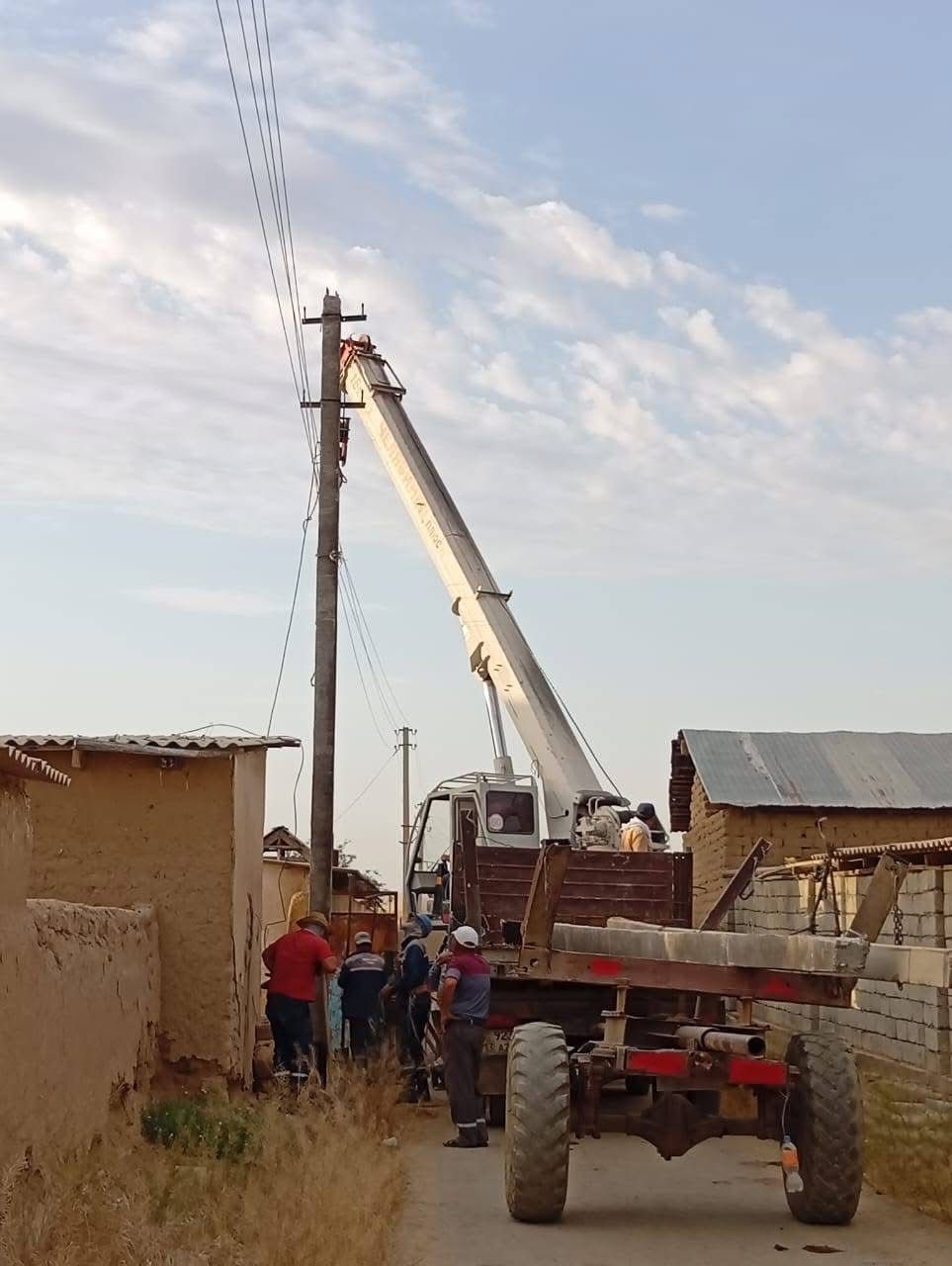 САРЫАҒАШ:ӘЛІМТАУ АУЫЛДЫҚ ОКРУГІНДЕ ЖАРЫҚ БАҒАНАЛАРЫ ЖАҢАРТЫЛУДА
