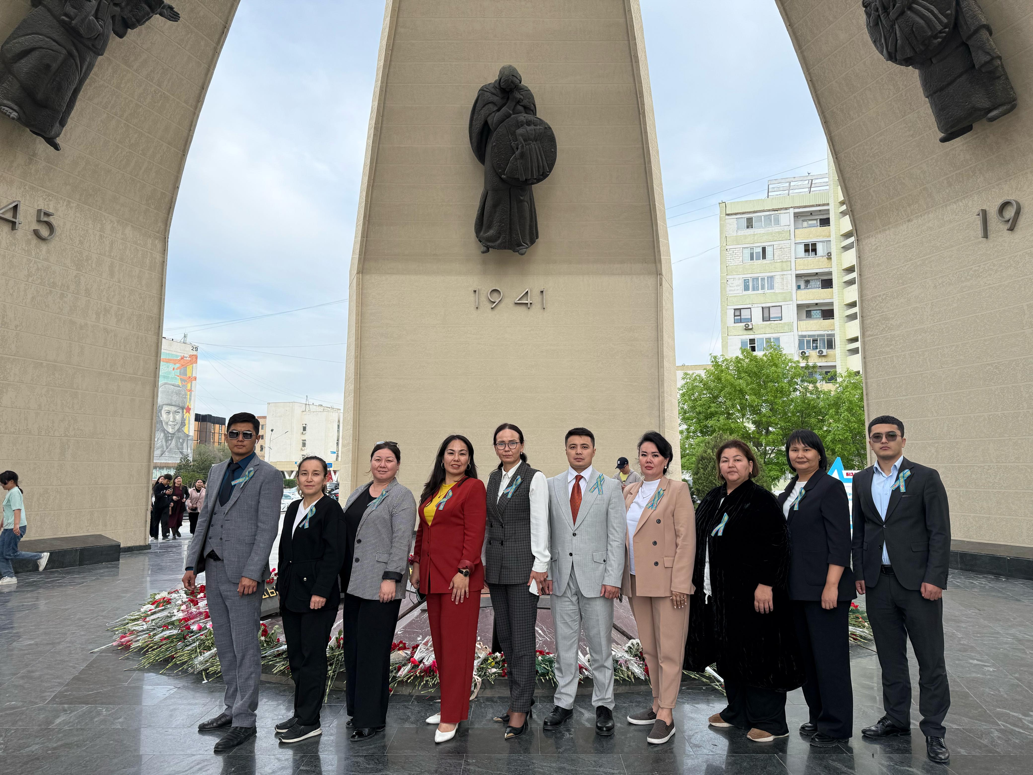 9 мамыр - Жеңіс күні қарсаңында департамент қызметкерлері Отан үшін жанын қиған қаһармандардың рухына тағзым етіп, «Мәңгілік алау» монументіне гүл шоқтарын қойды.&nbsp;