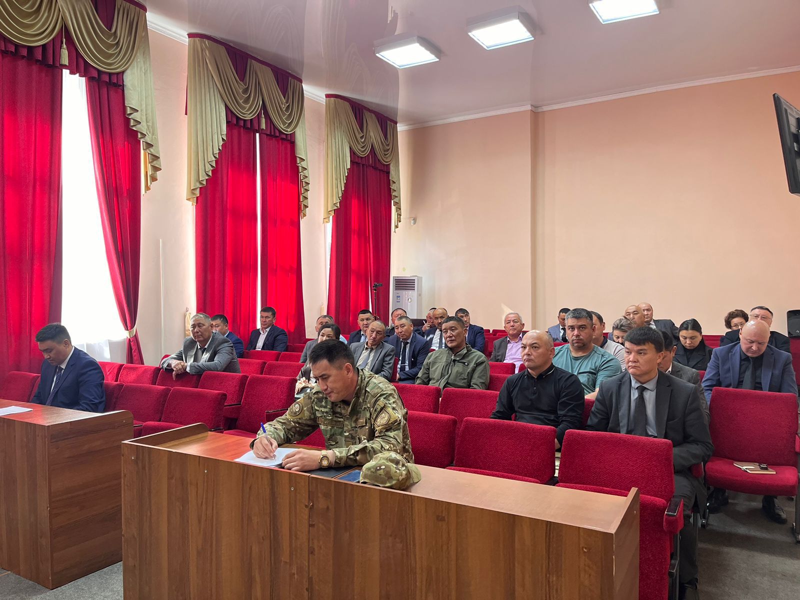 2025 жылғы 27 Мамырда ауылдар мен округтер әкімдерінің, сондай-ақ ұйым басшыларының және Әулиекөл аудандық төтенше жағдайлардың алдын алу және жою жөніндегі комиссияның дербес құрамының қатысуымен комиссияның кезекті отырысы өткізілді.