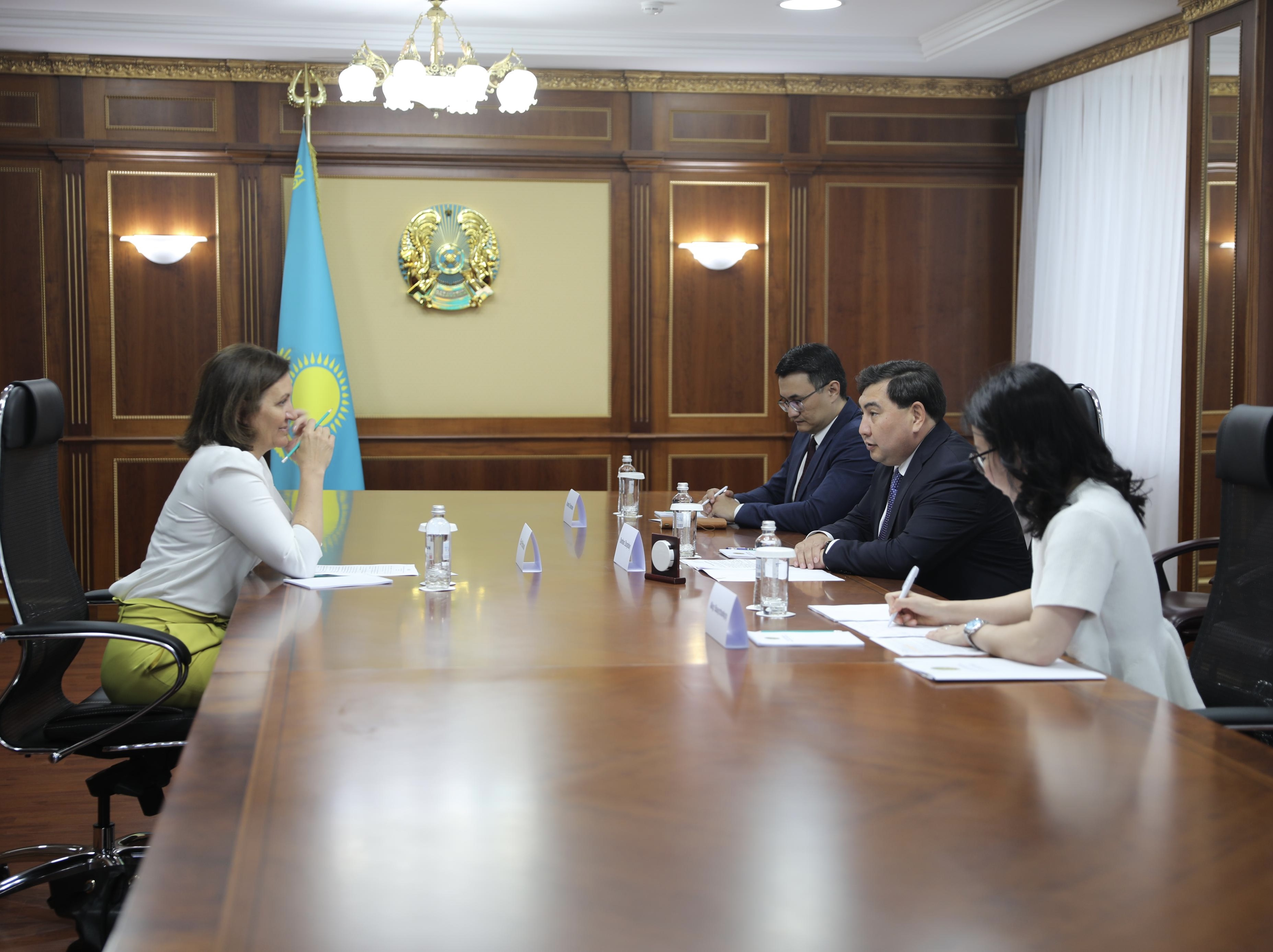 ЭЫДҰ-ның өкілі Қазақстанның мемлекеттік қызмет саласындағы тәжірибесімен танысты