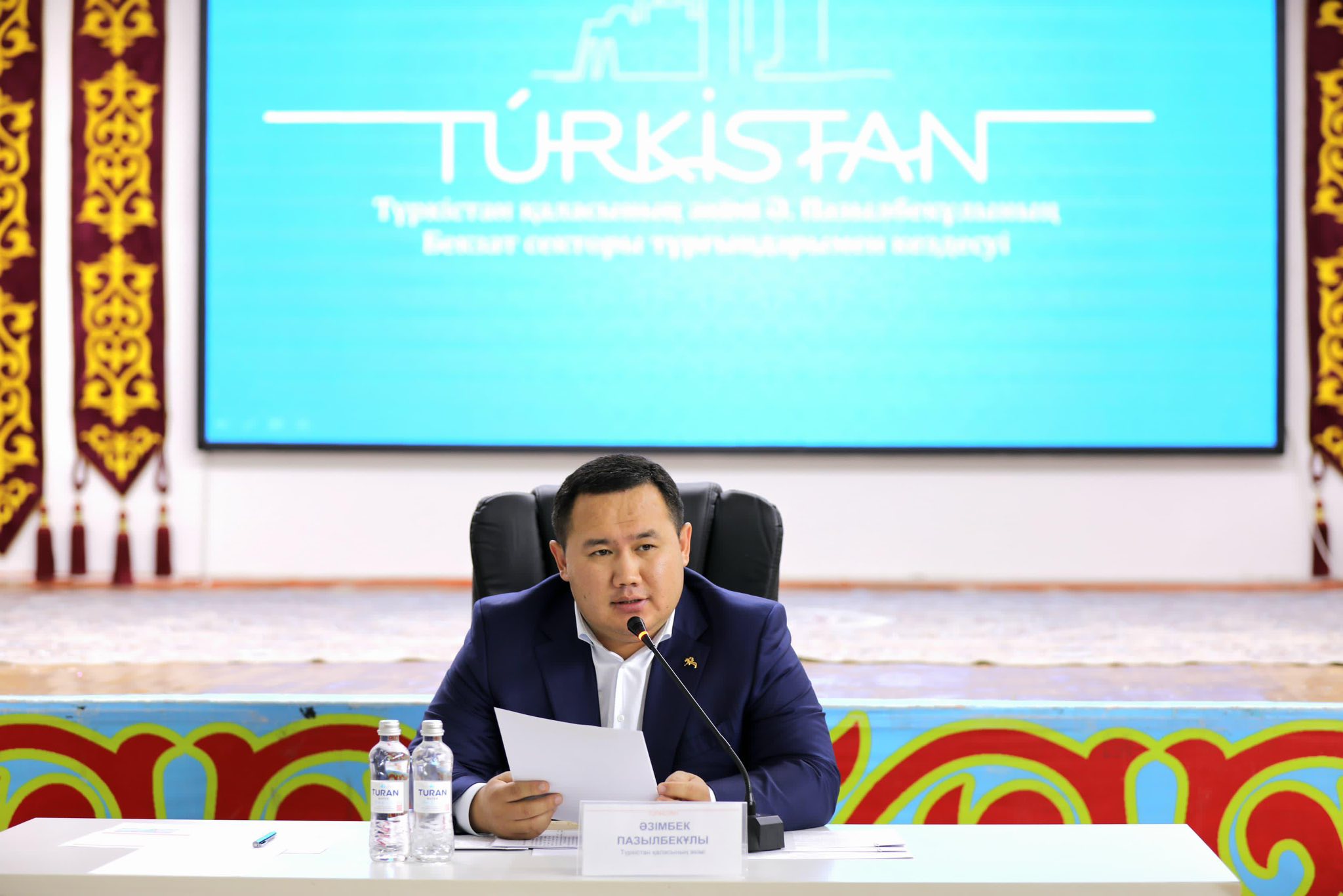 ҚАЛА ӘКІМІ БЕКЗАТТЫҚТАРМЕН КЕЗДЕСТІ