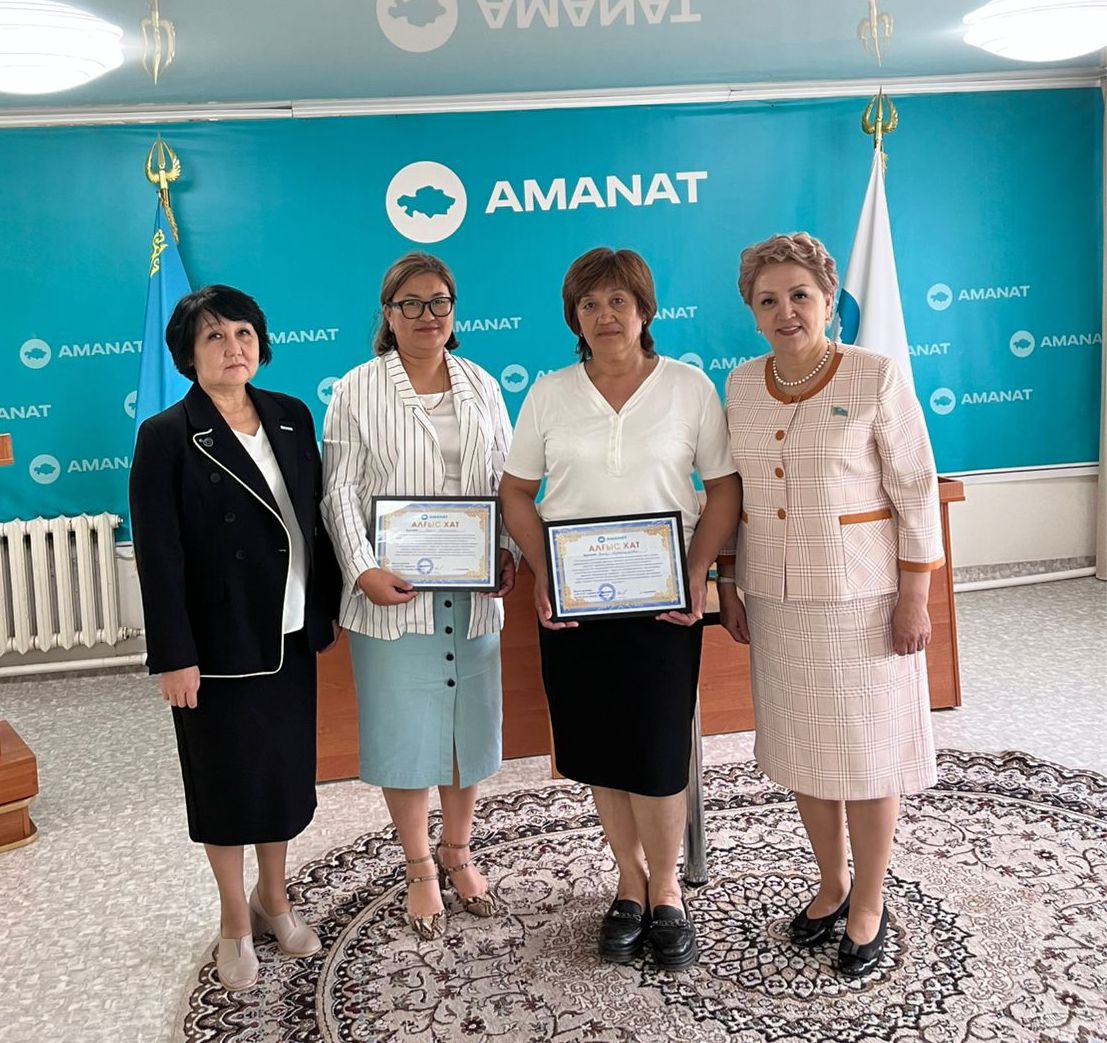 Бүгін «AMANAT» партиясының аудандық филиалында атқарушы хатшысы А. Самамбаева Терісаққан ауылы мен Ешім ауылдық округінің әкімдеріне өкілеттік мерзімінің аяқталуына байланысты, ауыл мен ауданның дамуына қосқан үлестері үшін алғыс хаттар табыс етті.