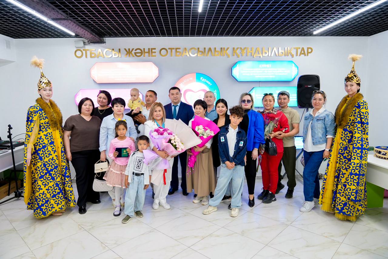 Семейде «Алтын алқа» мен «Күміс алқа» табысталды