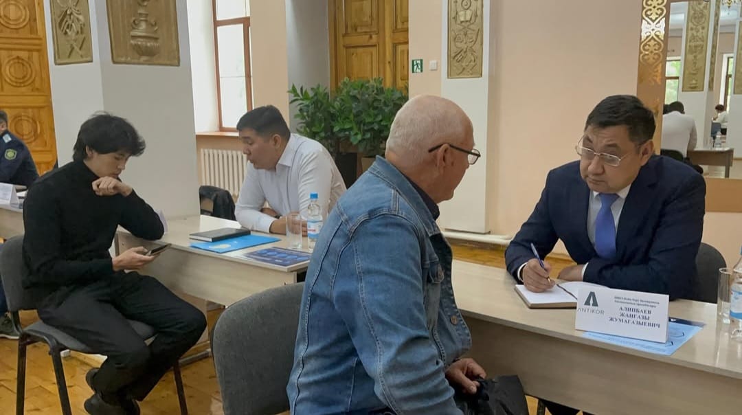 «Сыбайлас жемқорлыққа қарсы мобильді топ» жобасы аясында Шығыс Қазақстан облысының білім басқармасының Алтай ауданында азаматтарды қабылдауы