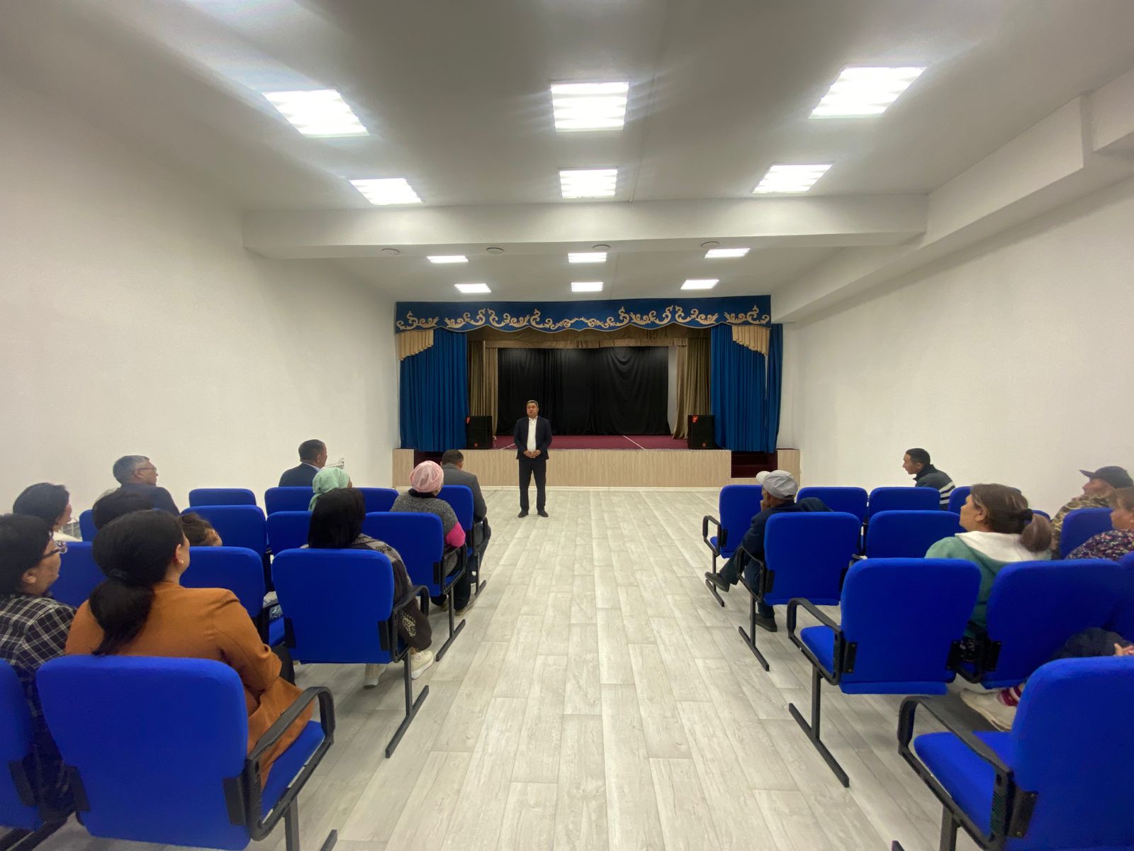 ТҰРҒЫНДАРМЕН КЕЗДЕСУ ЖАЛҒАСУДА