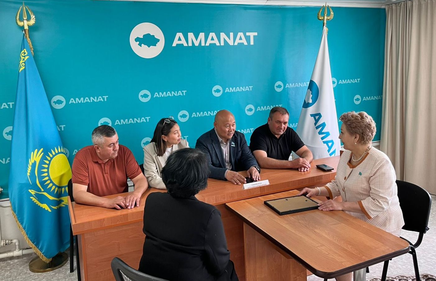 Бүгін Ақмола облыстық мәслихатының депутаты Қусаинов К.К. «AMANAT» партиясының депутаттық фракциясының мүшелерімен жұмыс кездесуін өткізді