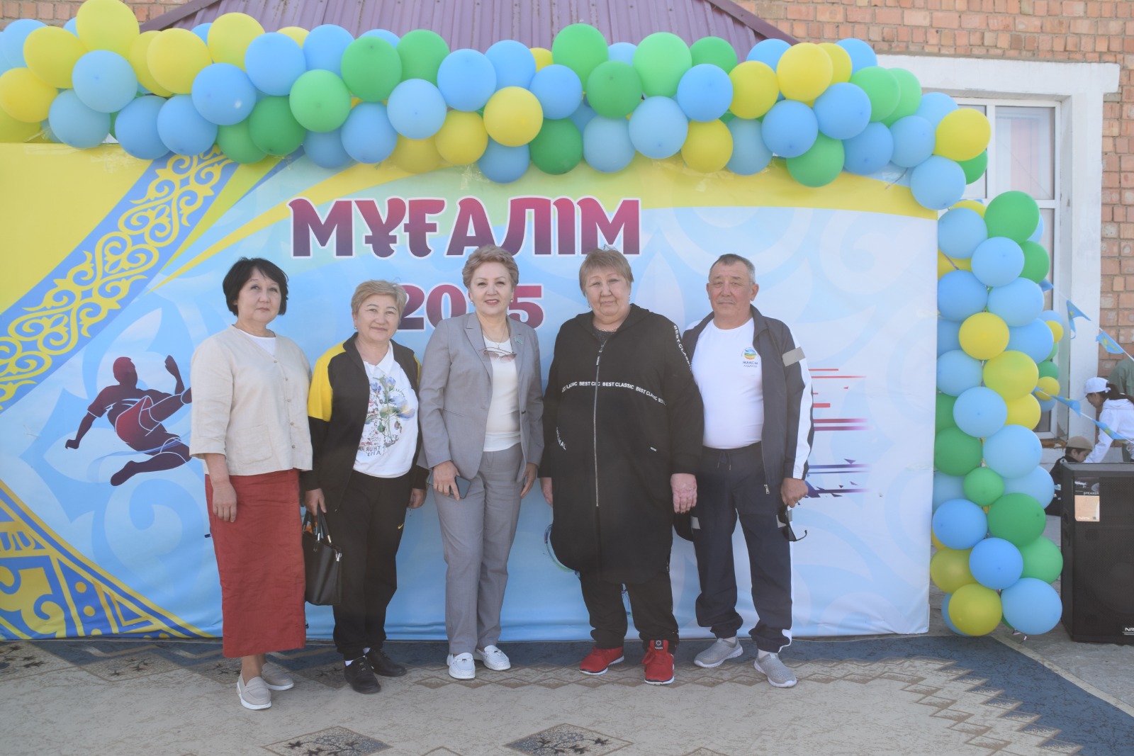 28 мамырда аудандық мәслихат депутаттары Киевское ауылында өткен жыл сайынғы аудандық мұғалімдер спартакиадасына қатысты