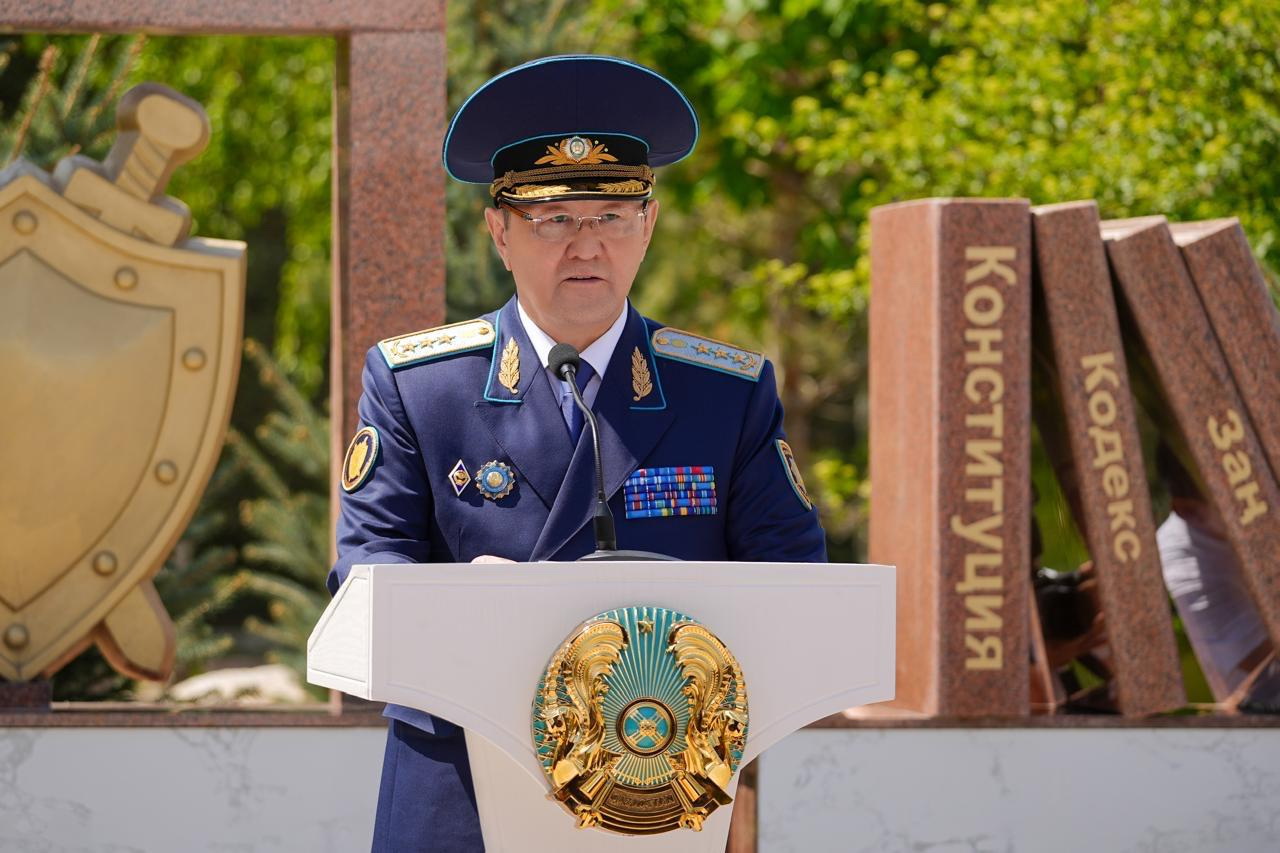 Прокуроры на фронте и в тылу –  на страже закона и порядка