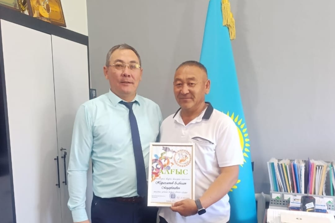 "Жүректен жүрекке" акциясының үздік демеушісін марапаттау.