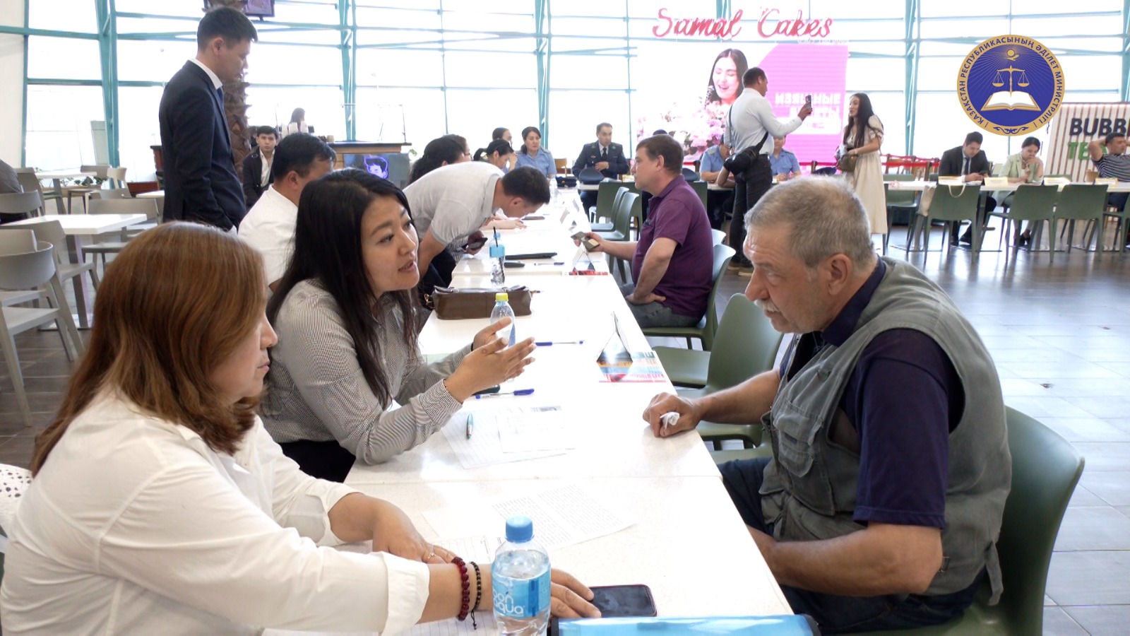 30.05.2025 жылы «Keruen City» сауда ойын-сауық кешенінде әділет департаменті Ақтөбе облысының әкімдігі және сыбайлас жемқорлыққа қарсы іс-қимыл Агенттігінің департаментімен бірлесіп, облыстың заң қауымдастығы мен мемлекеттік органдары өкілдерінің қатысуымен «Халық заңгері» республикалық акциясын өткізді.